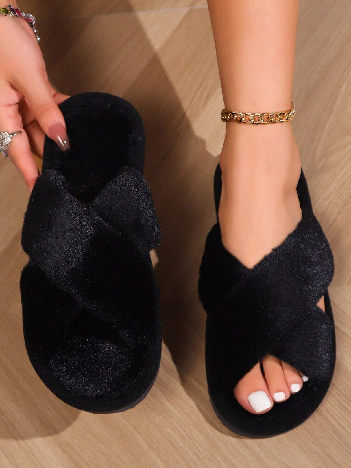 Women'S White Open Toe Cross Strap Fuzzy Slipper, Indoor Anti-Slip House Shoes, Fashionable