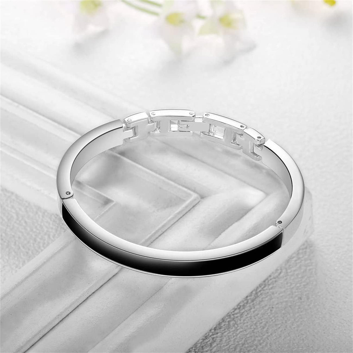 Women Crystal Watch with 3 Bracelets Set Quartz Wrist Watches Bangle Jewelry 4Pcs/Set for Ladies