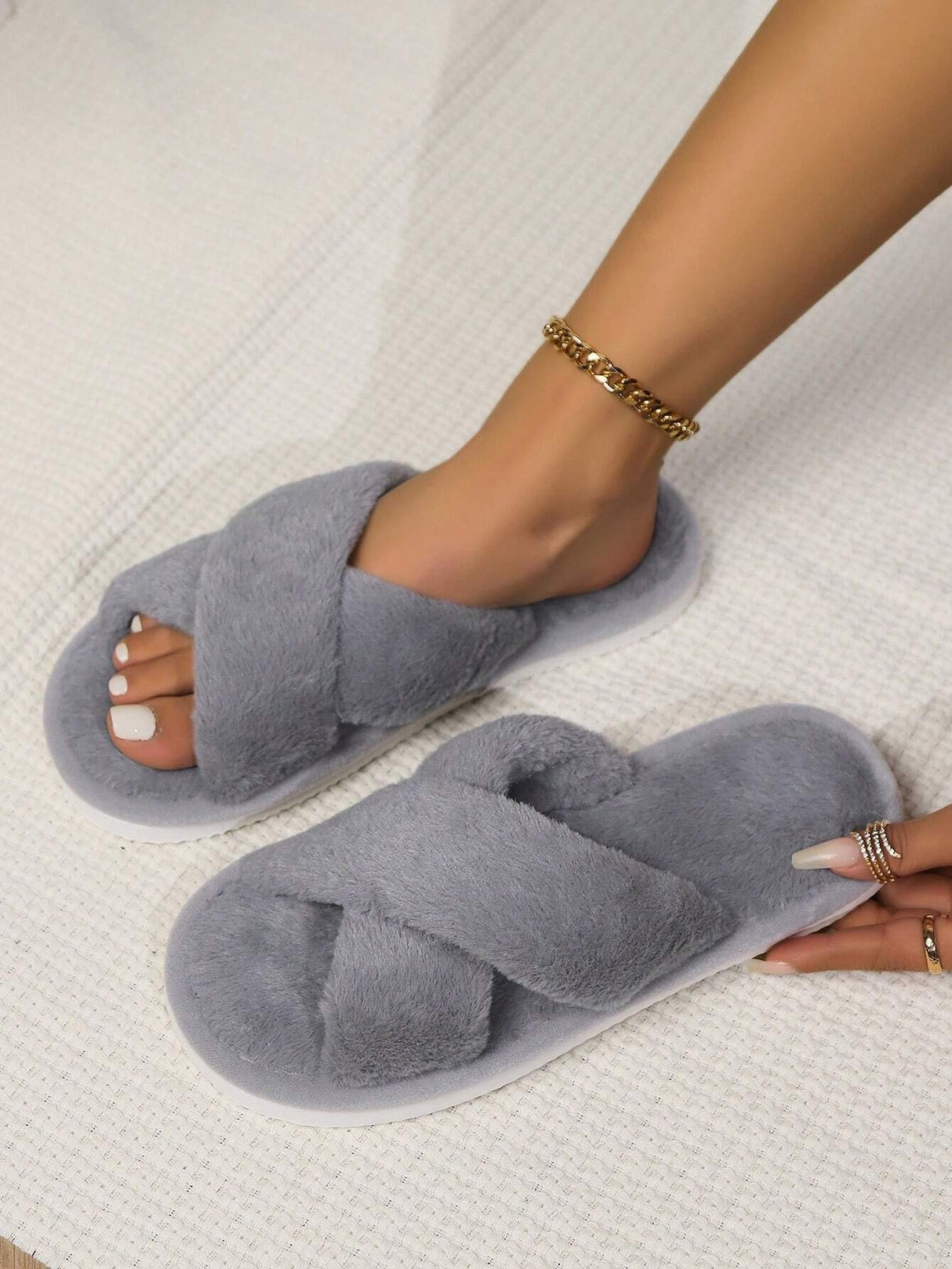 Women'S White Open Toe Cross Strap Fuzzy Slipper, Indoor Anti-Slip House Shoes, Fashionable